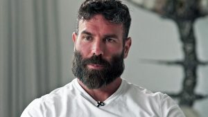 DAN BILZERIAN mansion dalenews 300x169 - DAN BILZERIAN Así es su mansión de $65M de DÓLARES