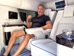 sylvester stallone BECKER CADILLAC ESCALADE BALBOA DALENEWS 300x225 - SYLVESTER  STALLONE vende su SUPER CAMIONETA