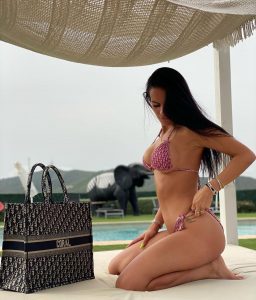 coralopezg 1624214952 256x300 - CORAL LÓPEZ LA PERIODISTA REVELACIÓN DE INSTAGRAM / TIKTOK