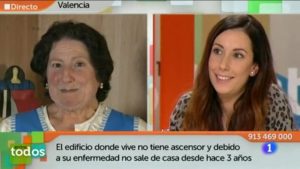 Entre Todos 5. The apartment where she lives doesnt have an elevator and hasnt left the house in 3 years 300x169 - María García Barea, la PRODUCTORA de IMPACTO SOCIAL