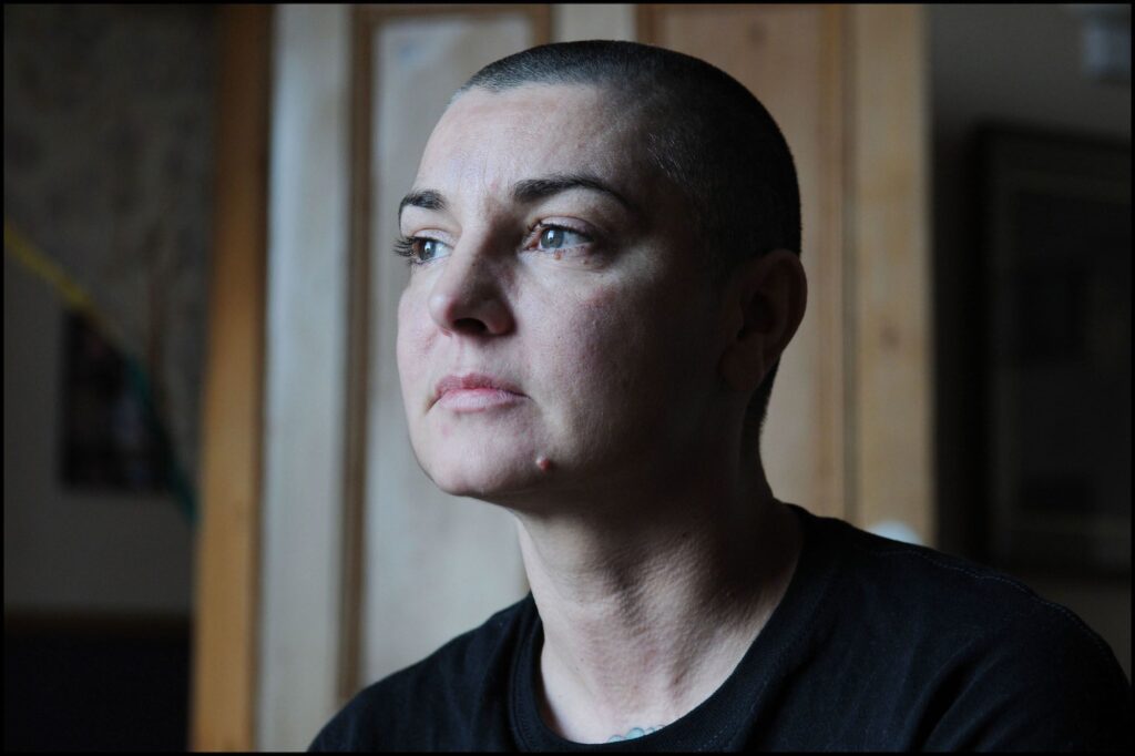 Sinead O Connor dalenews portrait  1024x682 - Sinéad O'Connor atacada por criticar a la Iglesia católica, pero la historia le dio la razón