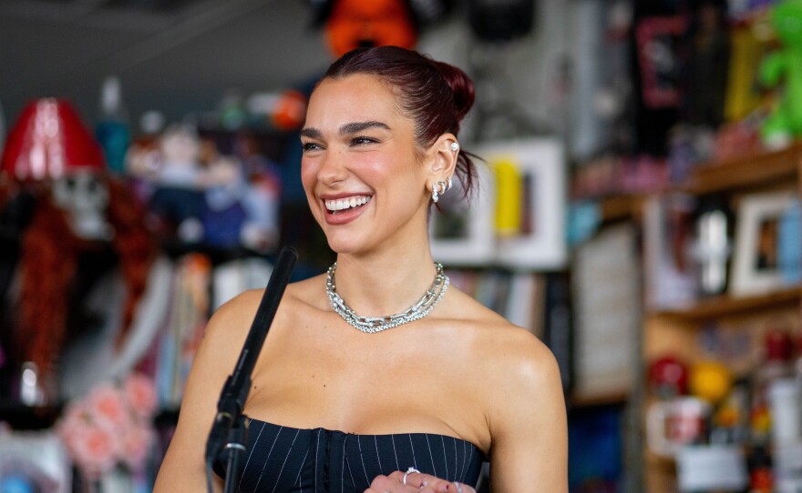 DUA LIPA DALENEWS 78 - Dua Lipa: Tiny Desk (Home) Concert