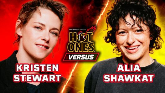 Kristen Stewart vs. Alia Shawkat Hot Ones Versus DALENEWS 527x297 - Kristen Stewart vs. Alia Shawkat | Hot Ones Versus